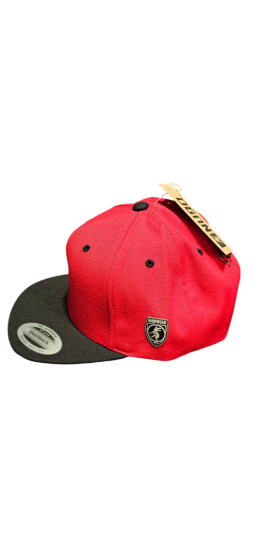 Snapback SIX NU90 Czerwony z czarnym daszkiem / Czarne Logo