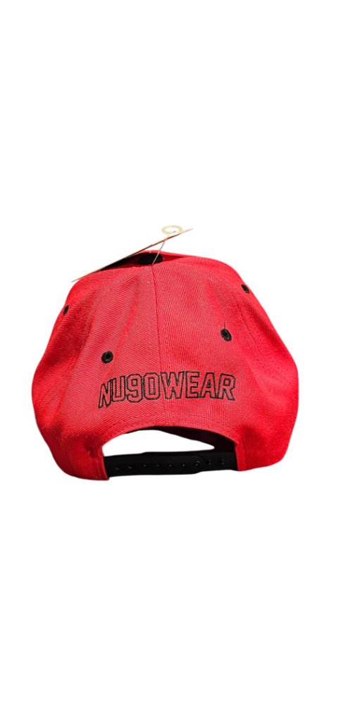 Snapback SIX NU90 Czerwony z czarnym daszkiem / Czarne Logo